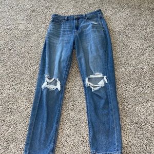 American Eagle Size 4 Jeans in Perfect Condition! ALL PRICES ARE NEGOTIABLE!